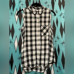 SO Perfect Black & White Plaid Sleeveless Collared Button Front Shirt-sz sm